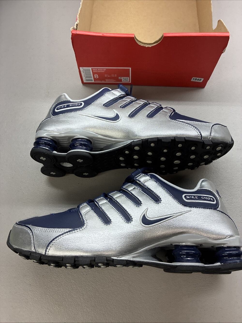 Nike Shox NZ Men’s Low Top Lace-Up Sneakers Silver/Navy/Black 378341-402 Size 8